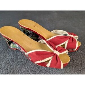 Vintage - WWII 1940s Era Hand Carved Painted Wooden Shoes Sandals Novelty - Deco
